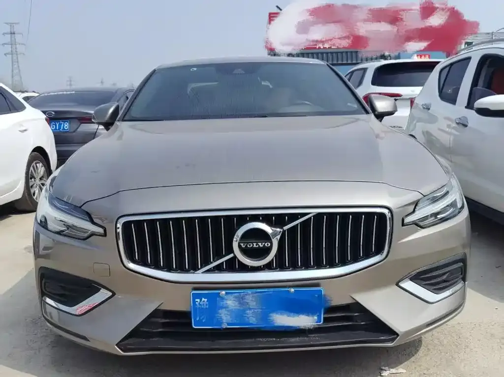 Volvo S60 — фото 1