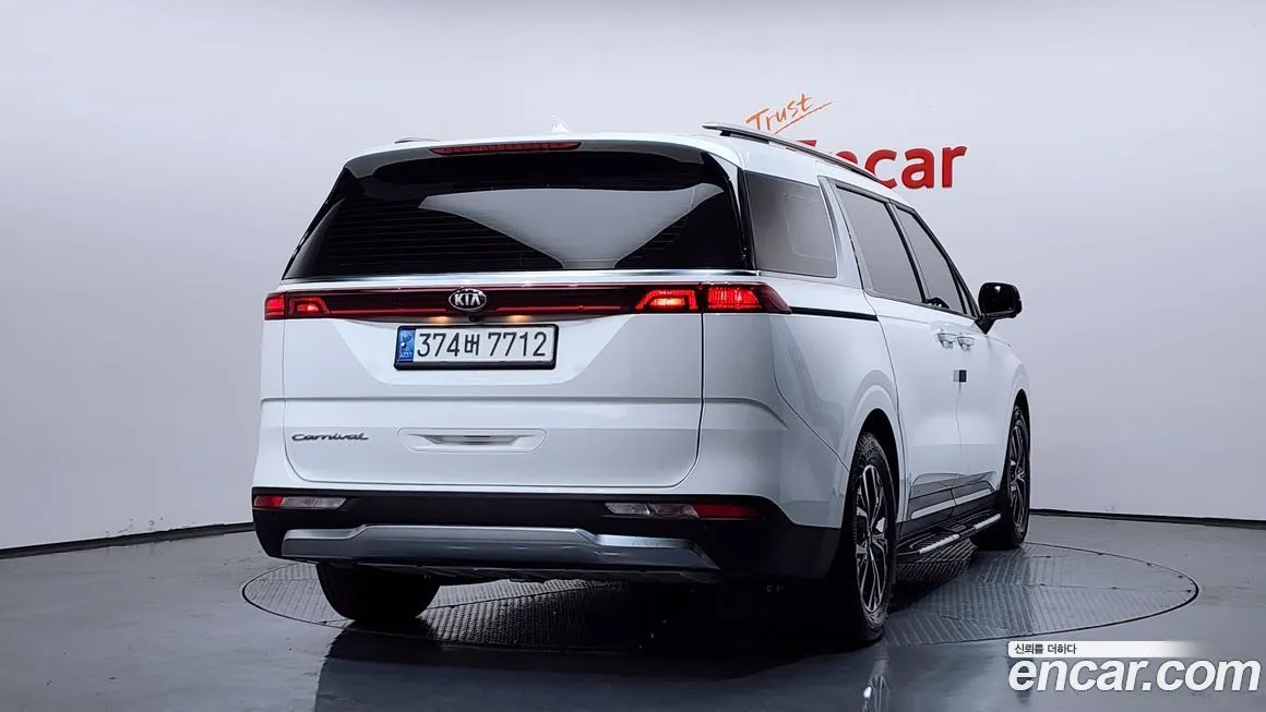 Kia Carnival — фото 9