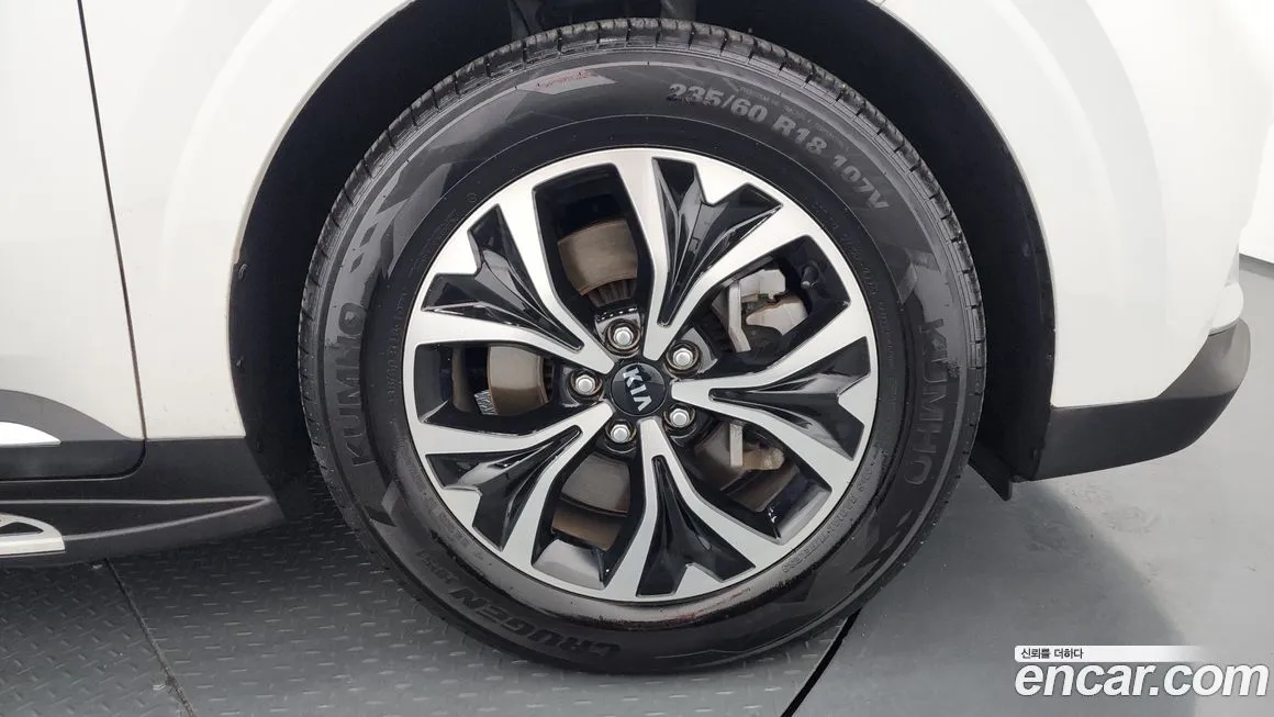 Kia Carnival — фото 10