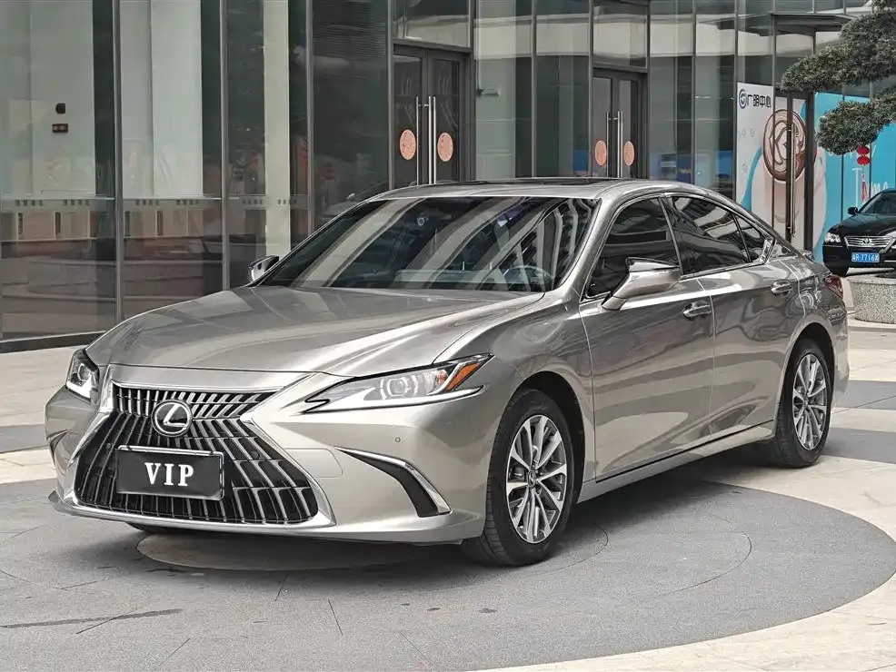 Lexus ES — фото 1