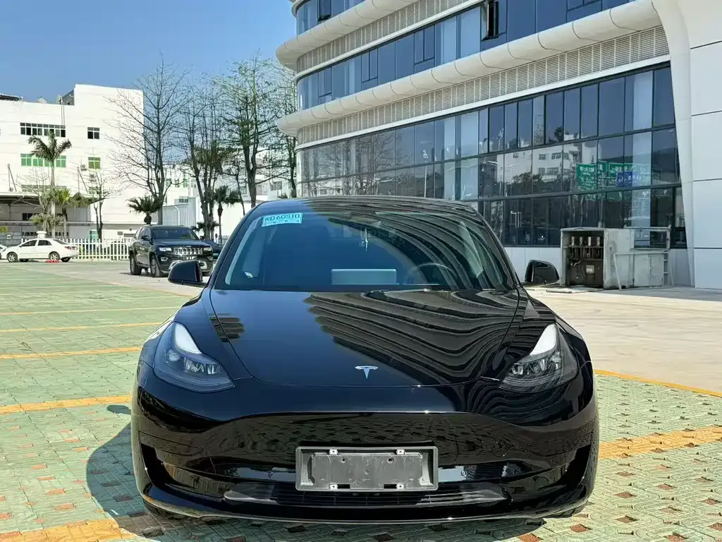 Tesla Model 3 — фото 5