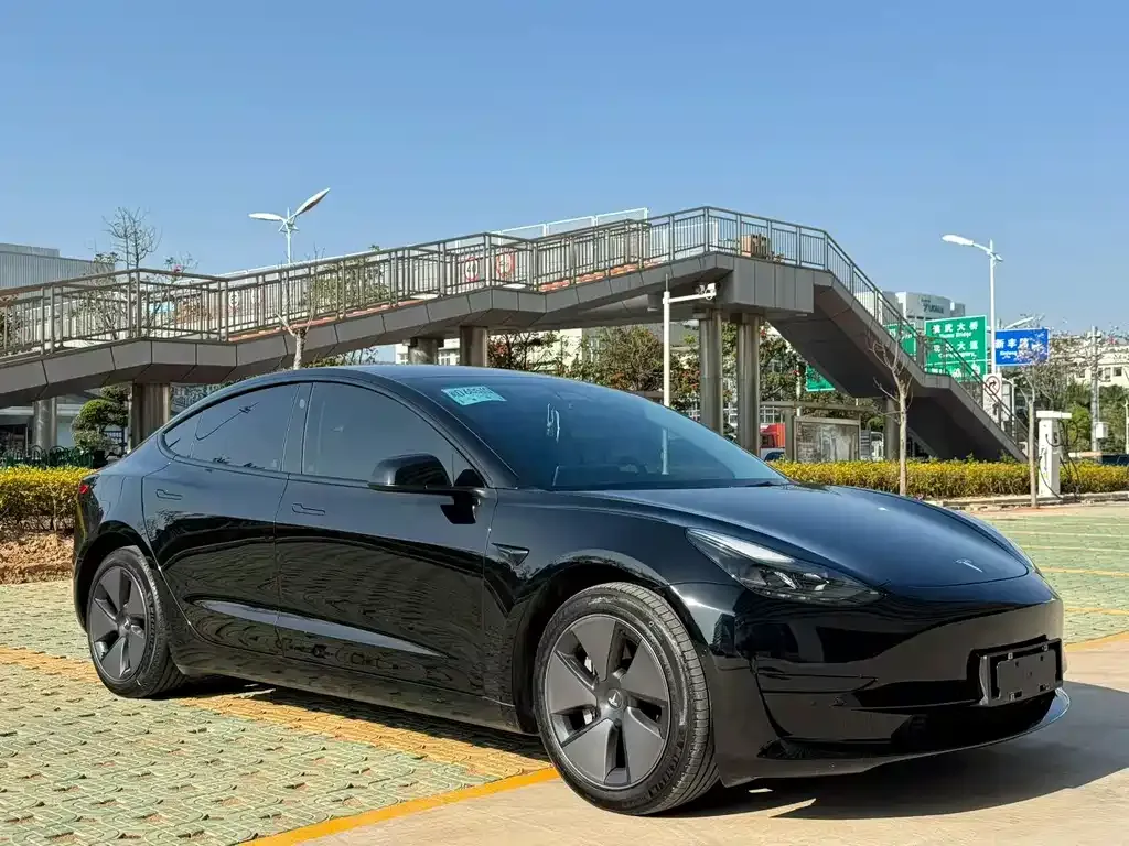 Tesla Model 3 — фото 8