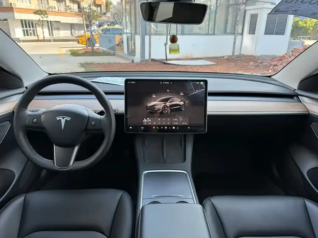 Tesla Model 3 — фото 4