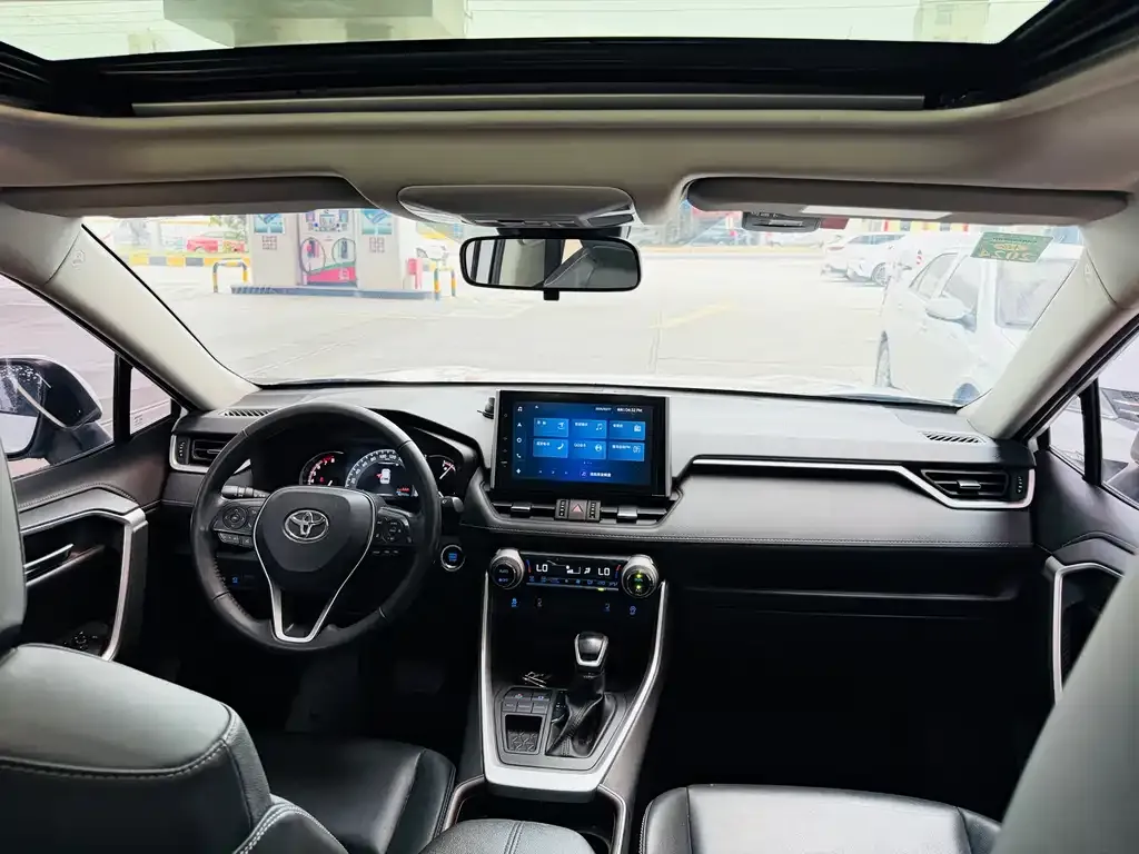 Toyota RAV4 — фото 10