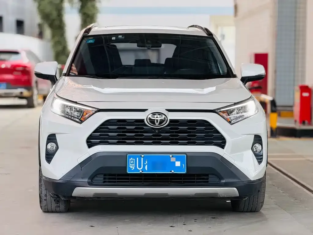 Toyota RAV4 — фото 2