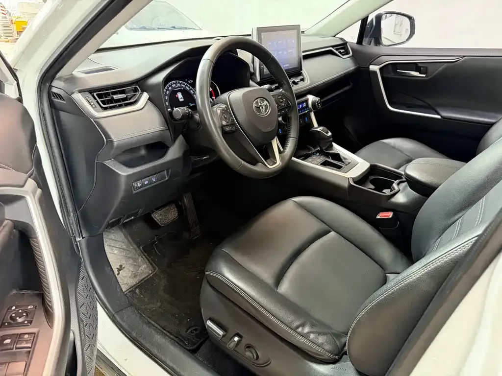 Toyota RAV4 — фото 3