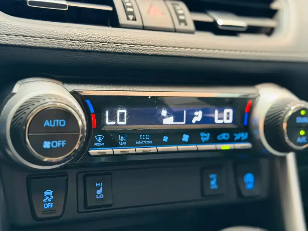 Toyota RAV4 — фото 8