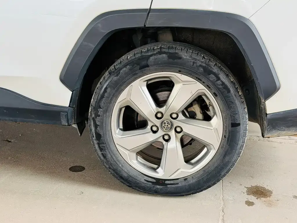 Toyota RAV4 — фото 5