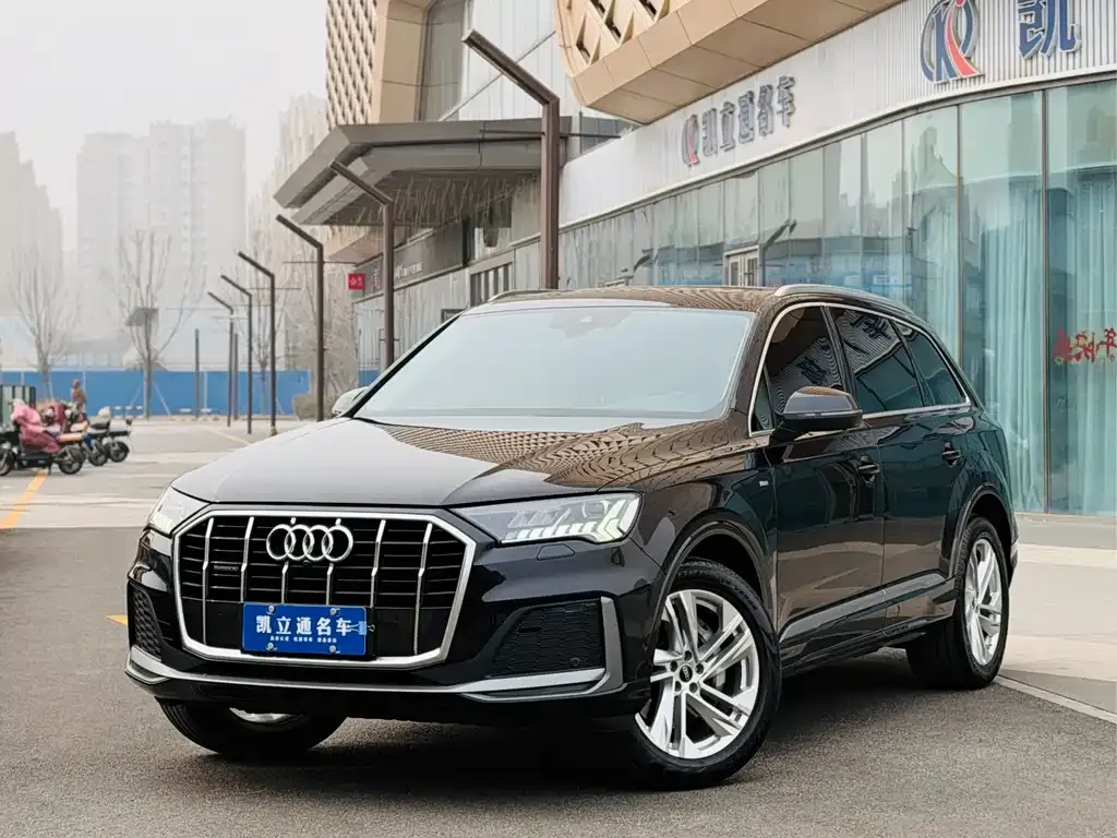 Audi Q7 — фото 1