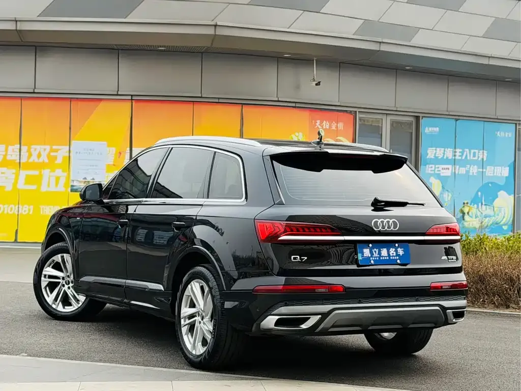 Audi Q7 — фото 5