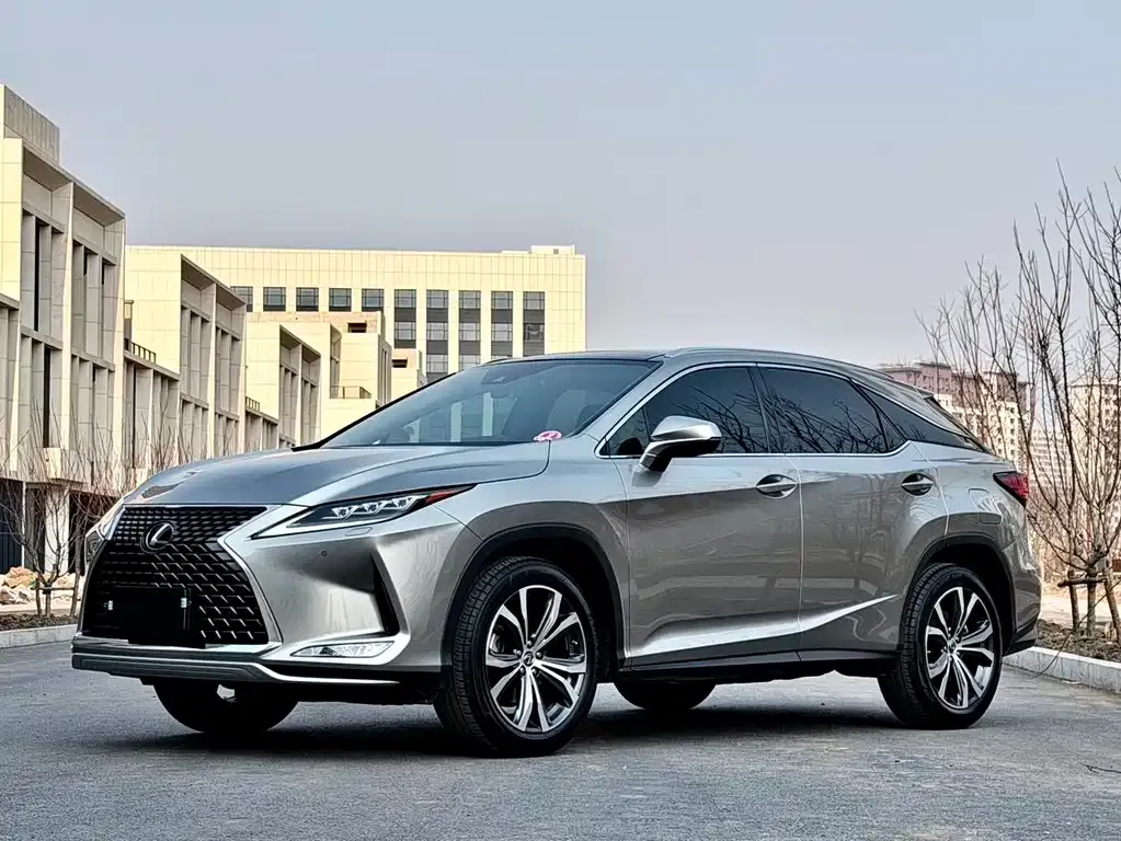 Lexus RX — фото 1