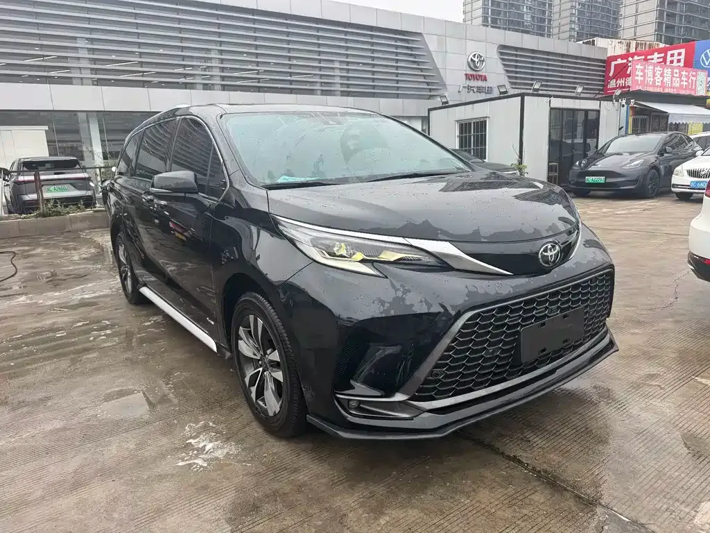 Toyota Granvia — фото 1