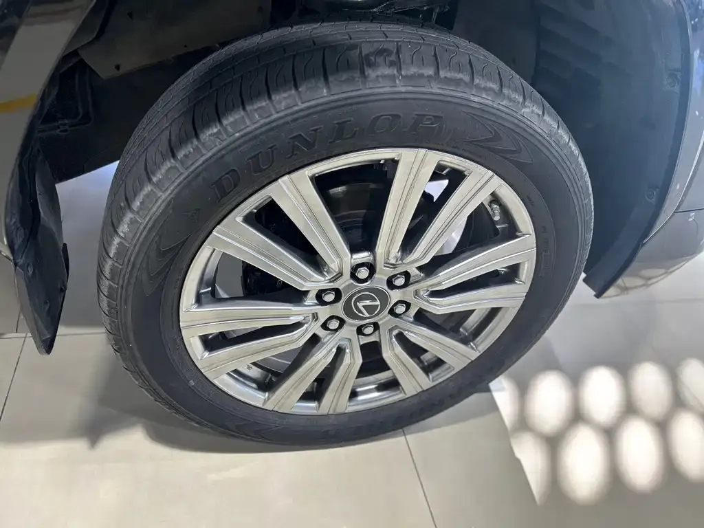 Lexus LX — фото 8