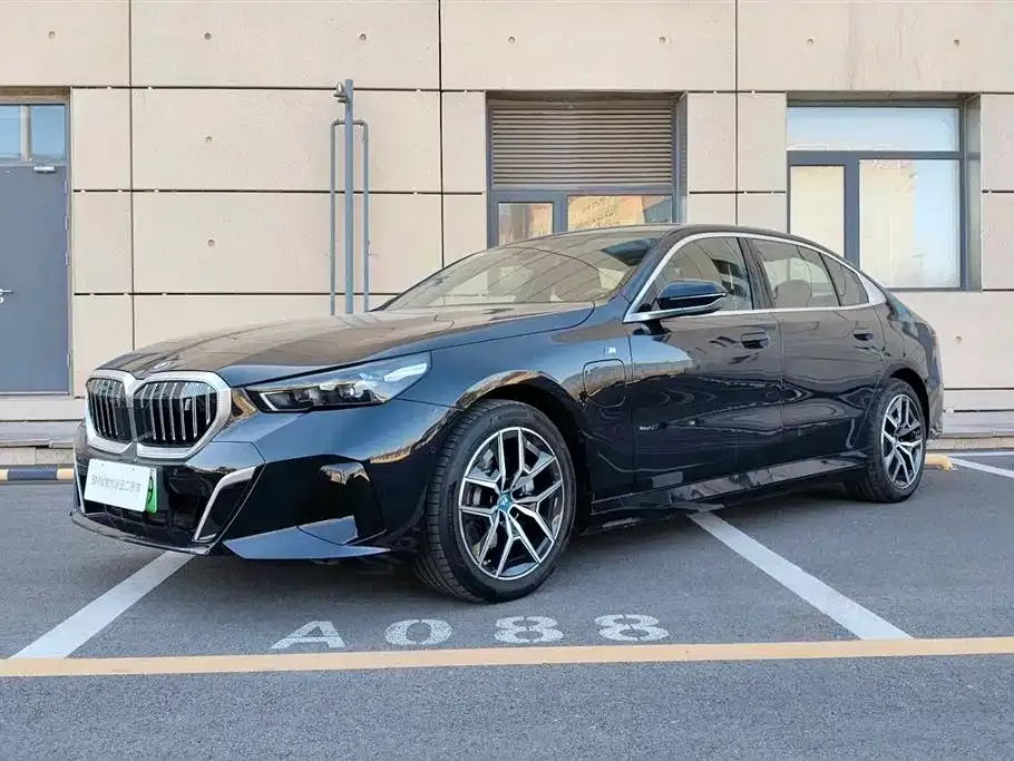 BMW i5 — фото 1