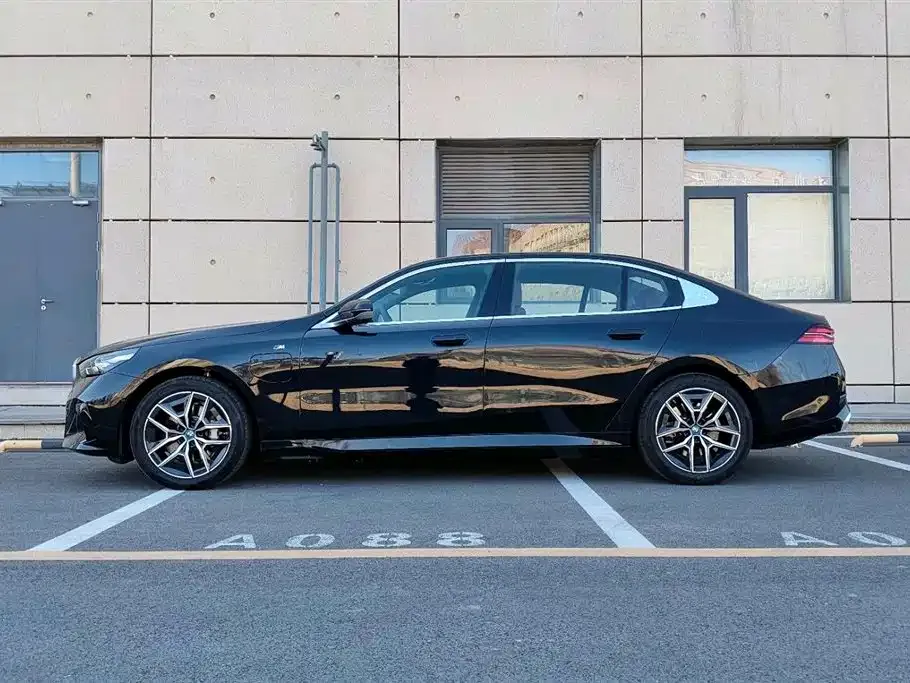 BMW i5 — фото 7