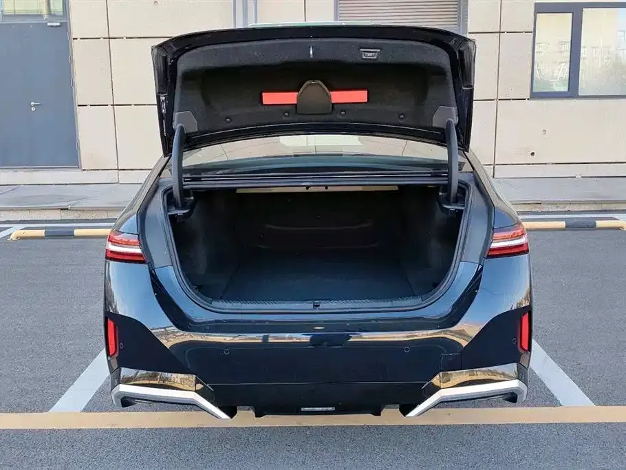 BMW i5 — фото 2