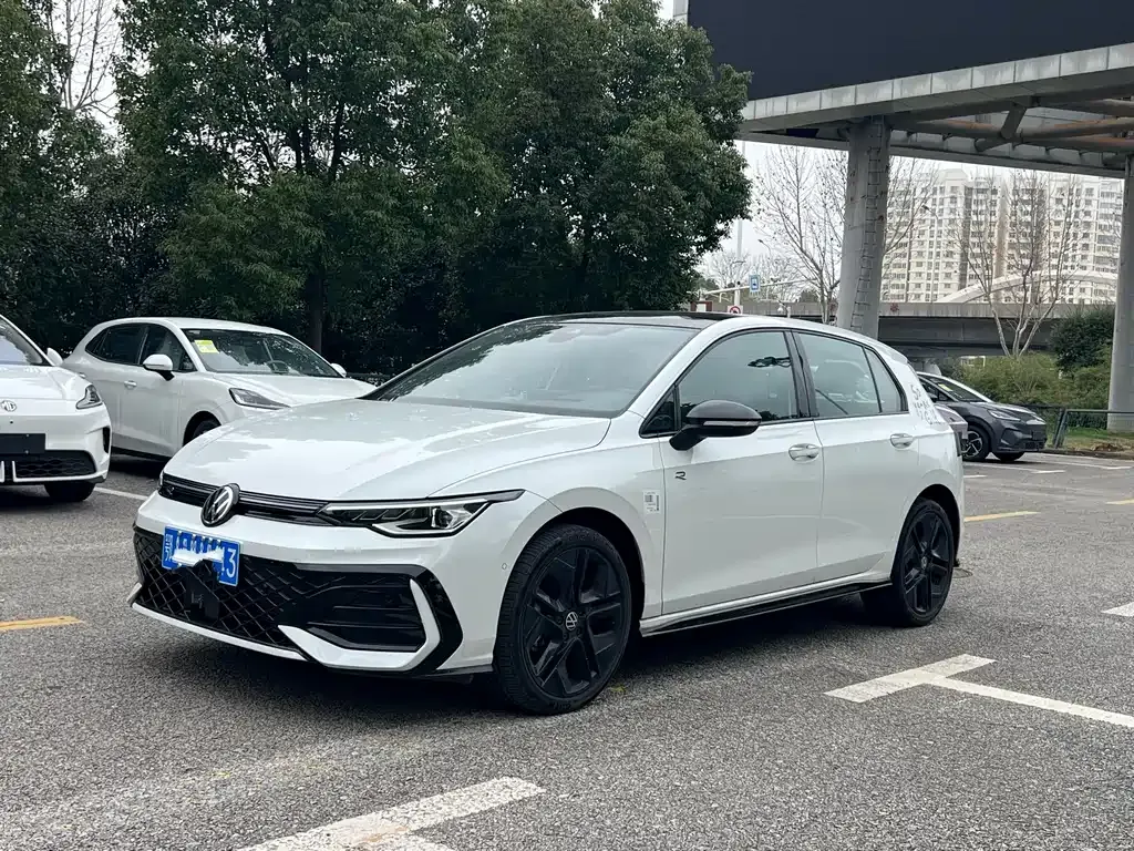 Volkswagen Golf — фото 1
