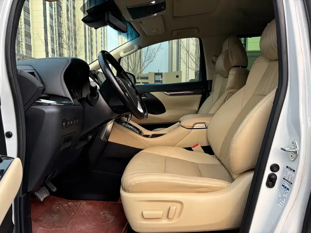 Toyota Alphard — фото 2