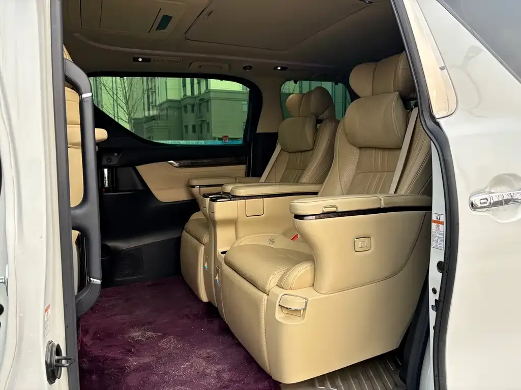 Toyota Alphard — фото 3