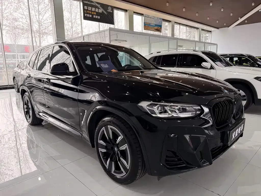 BMW iX3 — фото 9