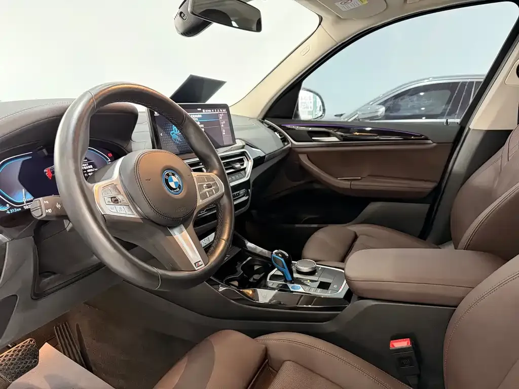 BMW iX3 — фото 10