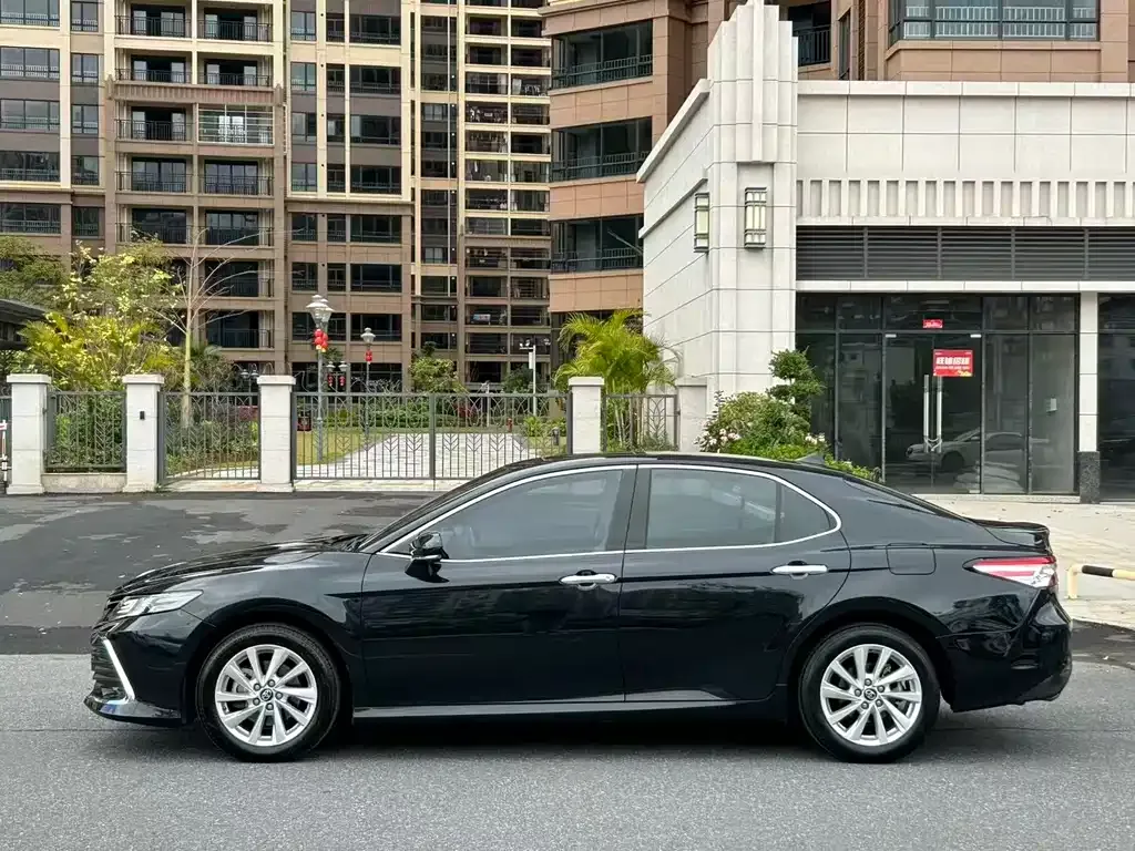 Toyota Camry — фото 6