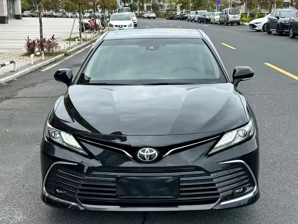 Toyota Camry — фото 8