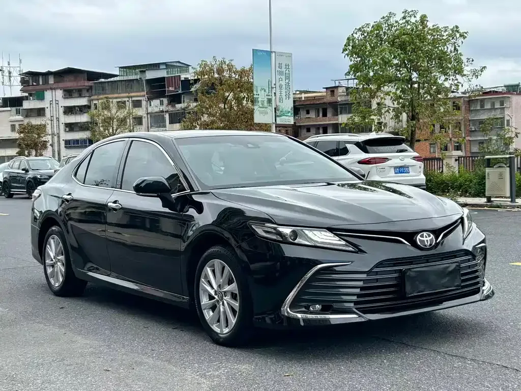 Toyota Camry — фото 9