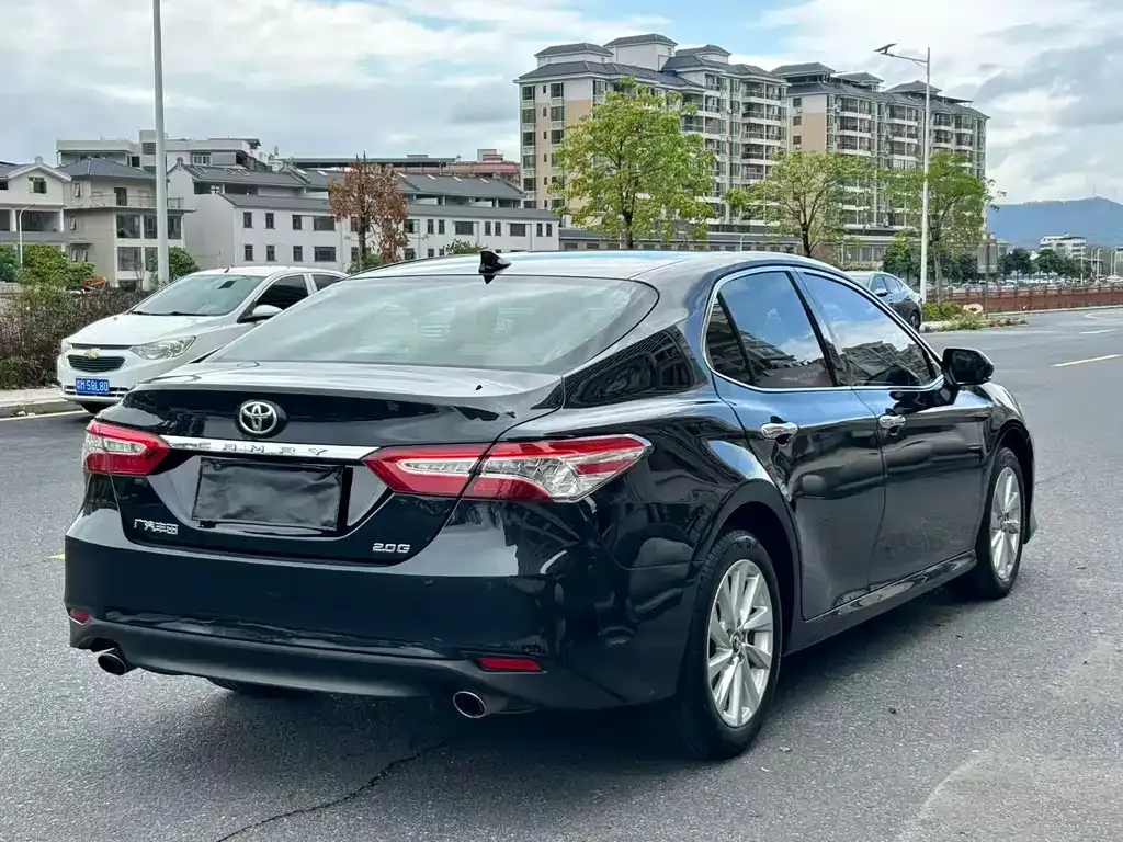 Toyota Camry — фото 7