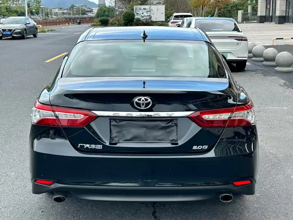 Toyota Camry — фото 5