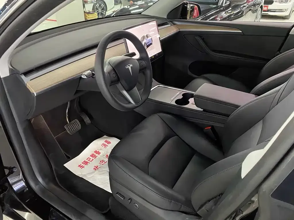 Tesla Model Y — фото 2
