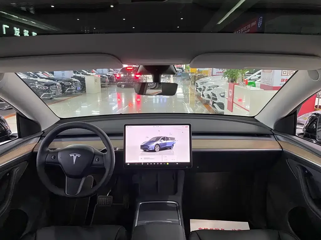 Tesla Model Y — фото 4