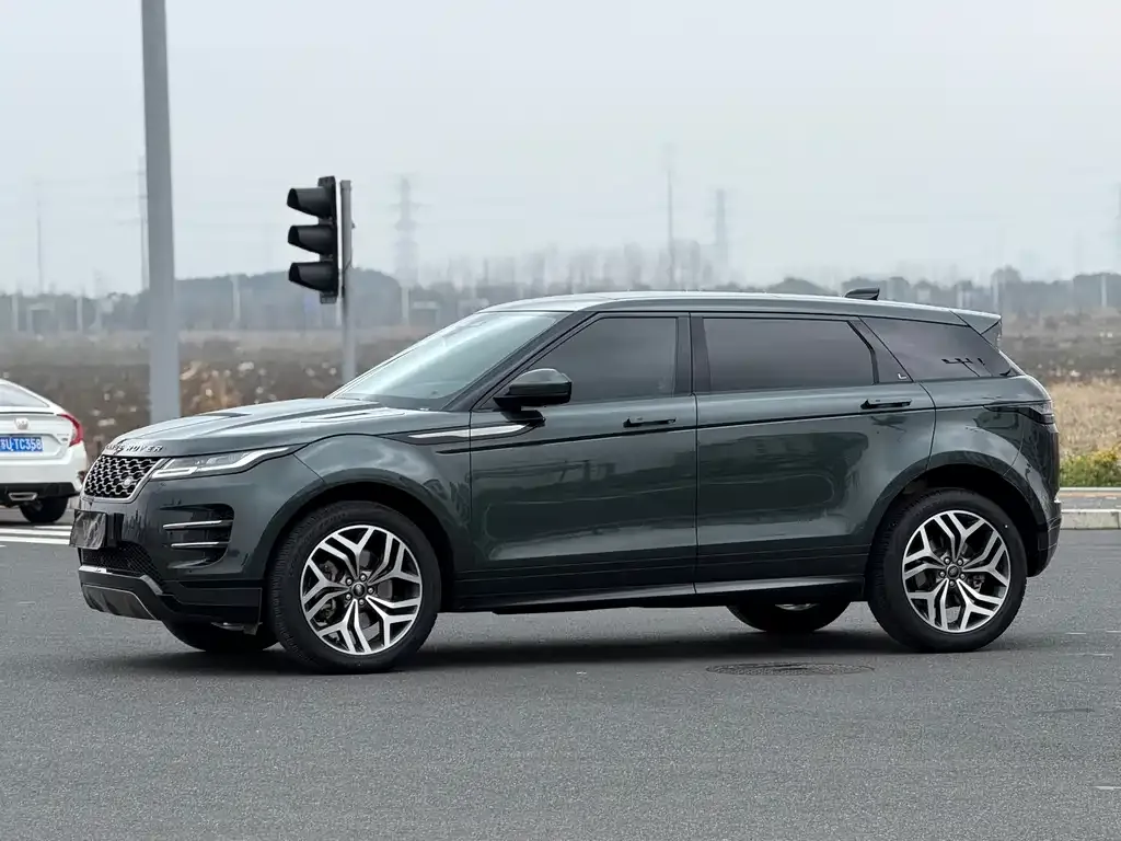 Land Rover Evoque — фото 1
