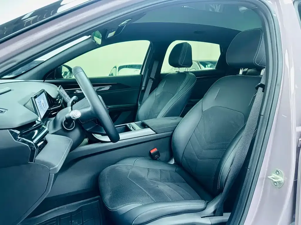 Geely Galaxy L6 — фото 9