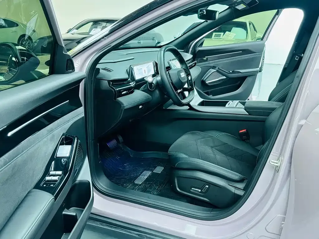Geely Galaxy L6 — фото 10