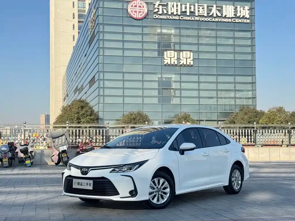 Toyota Corolla — фото 1