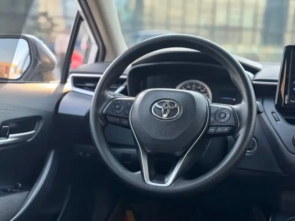 Toyota Corolla — фото 8