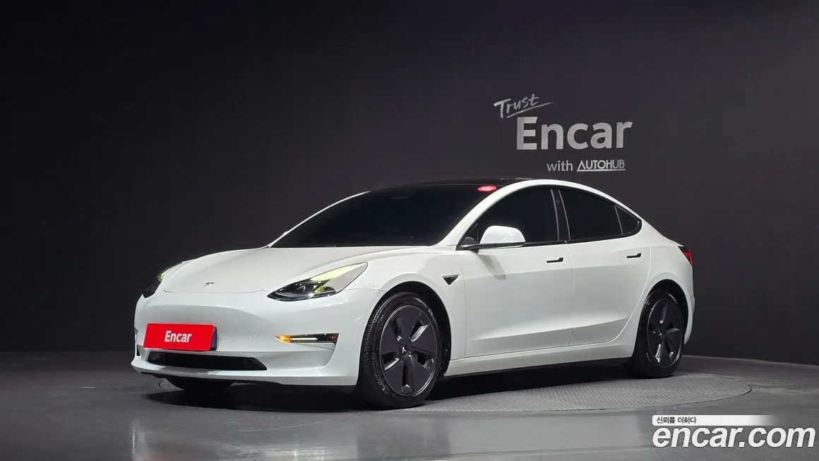 Tesla Model 3 — фото 1