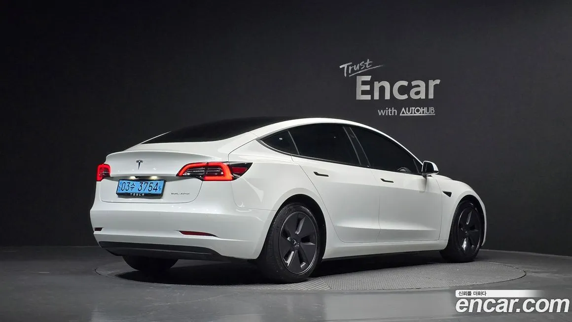 Tesla Model 3 — фото 2
