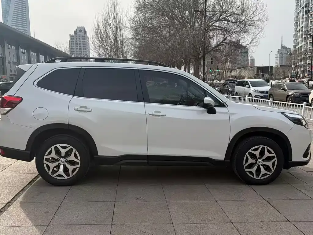 Subaru Forester — фото 7