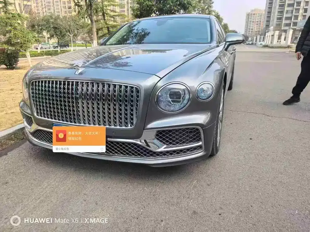 Bentley Flying Spur — фото 1
