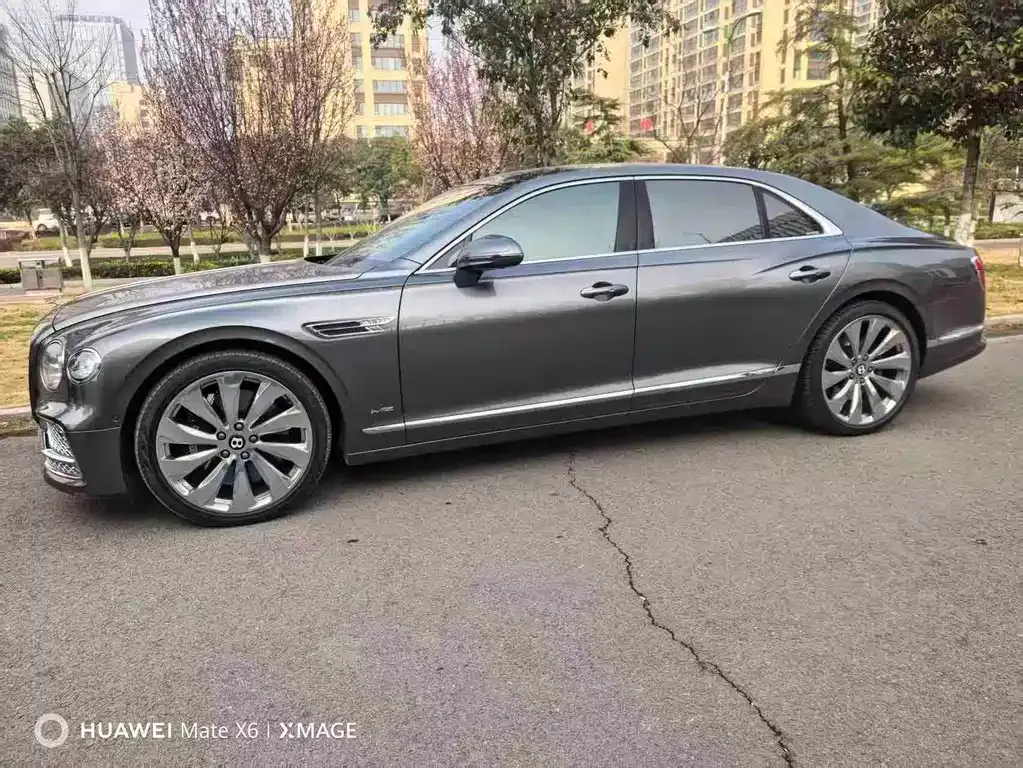 Bentley Flying Spur — фото 6