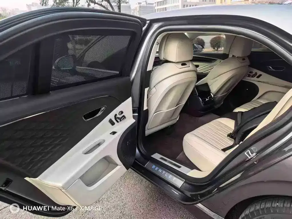 Bentley Flying Spur — фото 7