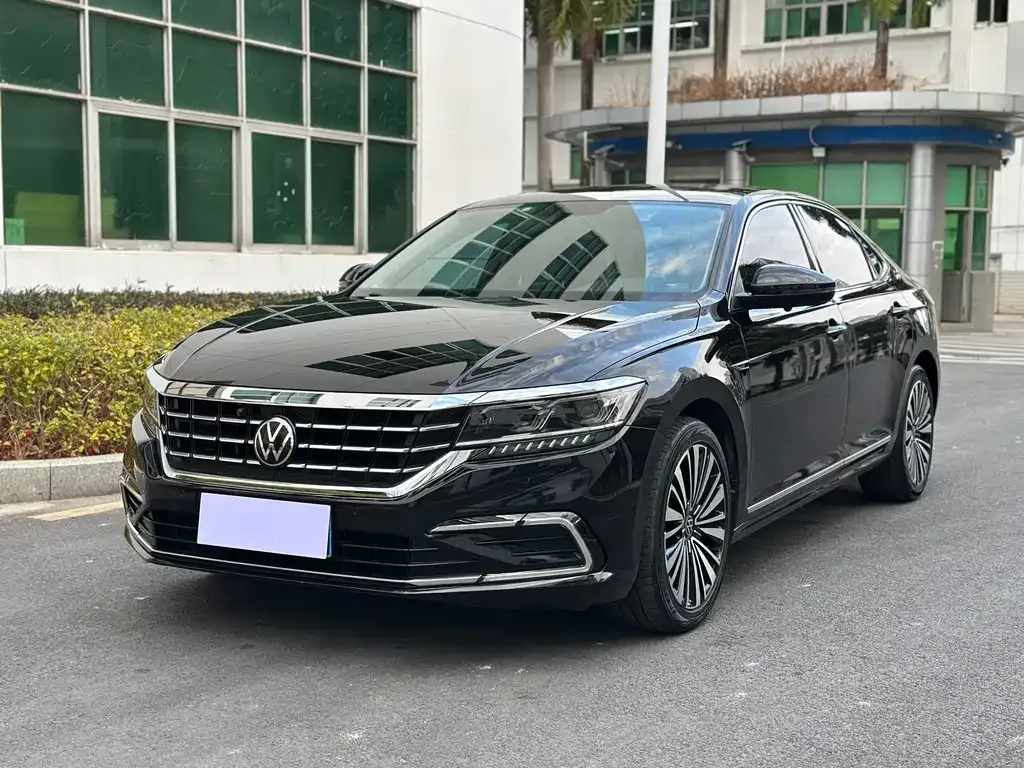 Volkswagen Passat — фото 1