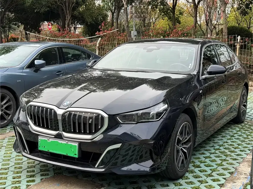 BMW i5 — фото 1