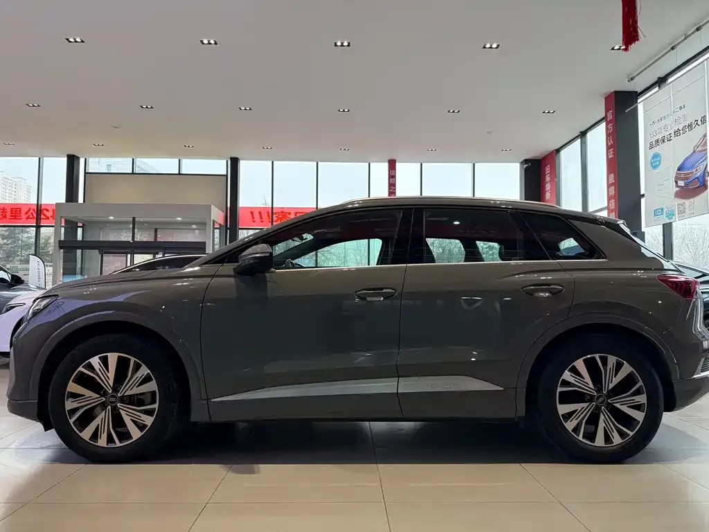 Audi Q4 e-tron — фото 9