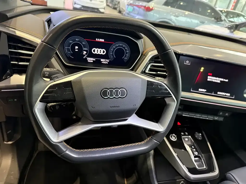 Audi Q4 e-tron — фото 7
