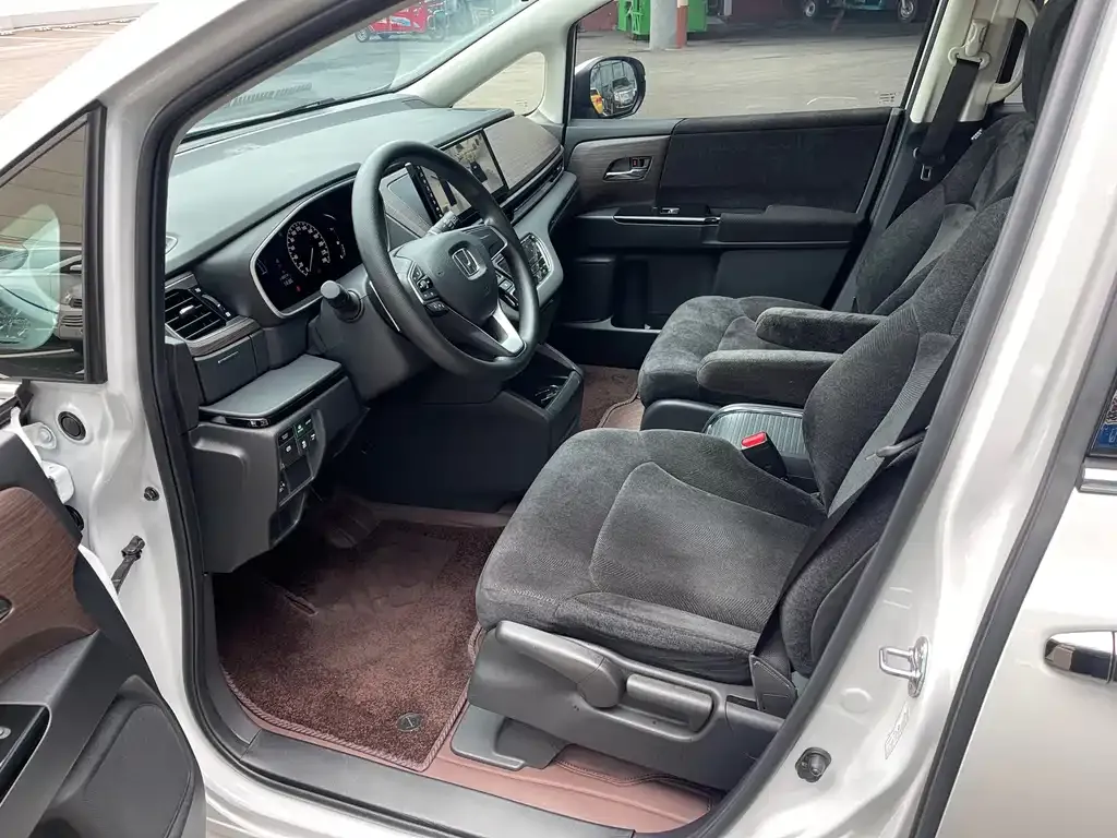 Honda Odyssey — фото 10