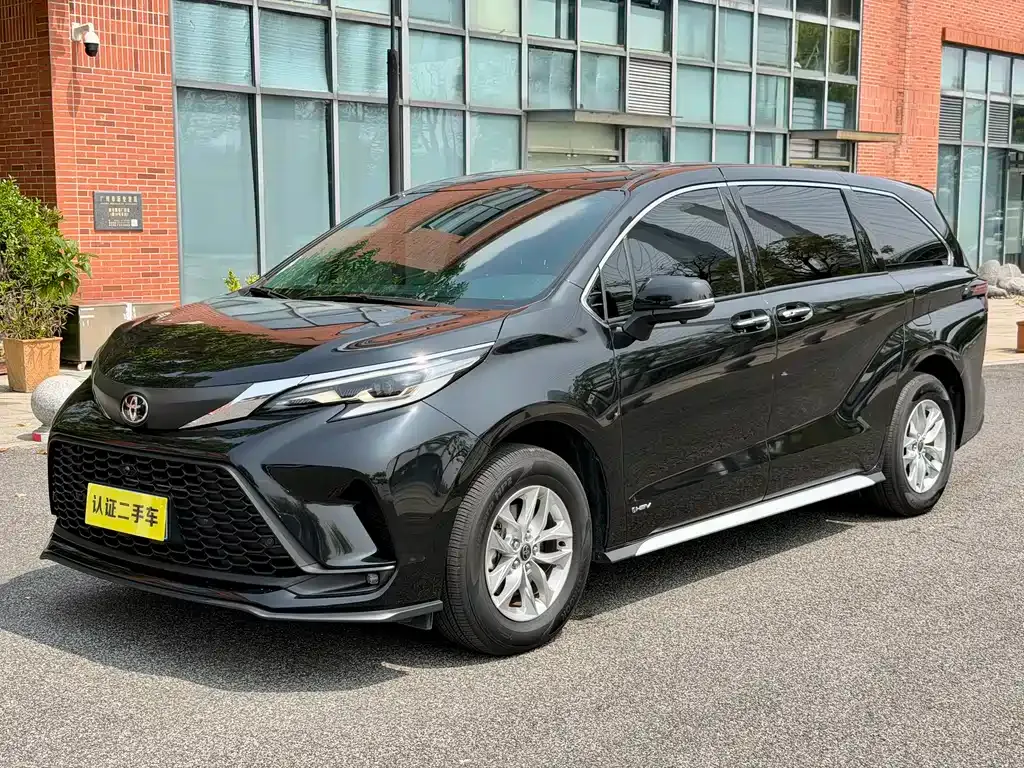 Toyota Granvia — фото 1