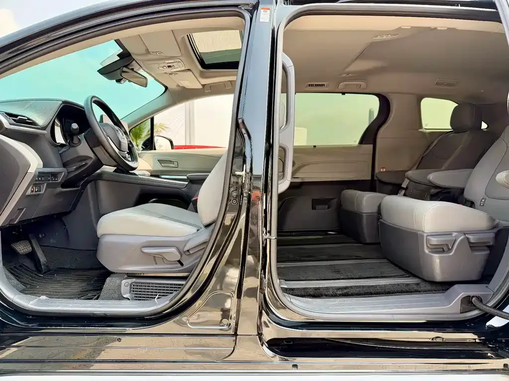 Toyota Granvia — фото 6